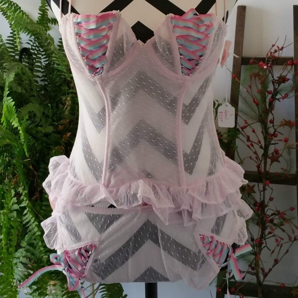 Lingerie - Picture 1 of 3